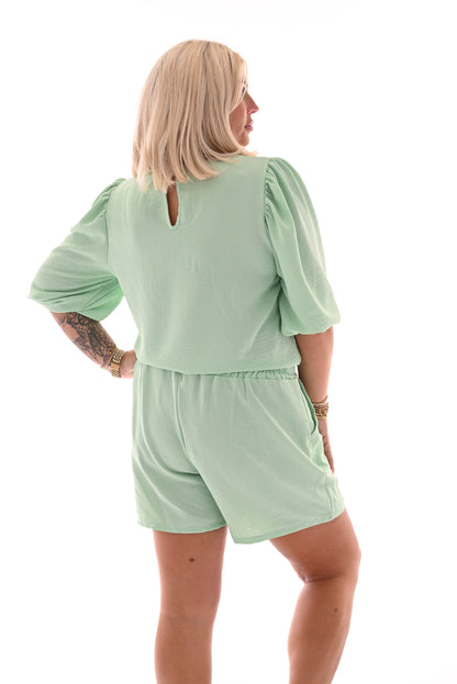 Tvådelat set med shorts & puffärmar | Mintgrön
